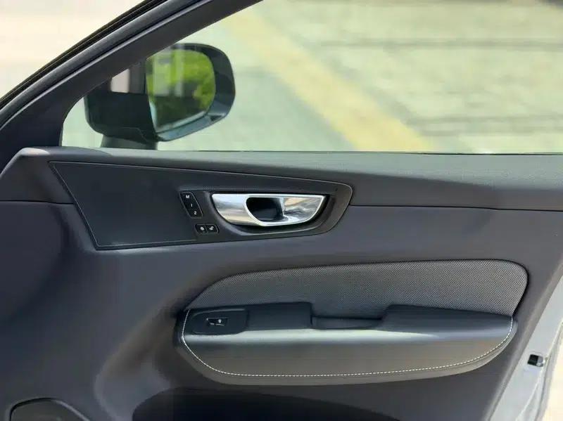 2022 Volvo XC60 B5 AWD Inscription Sport Edition — миниатюра 11