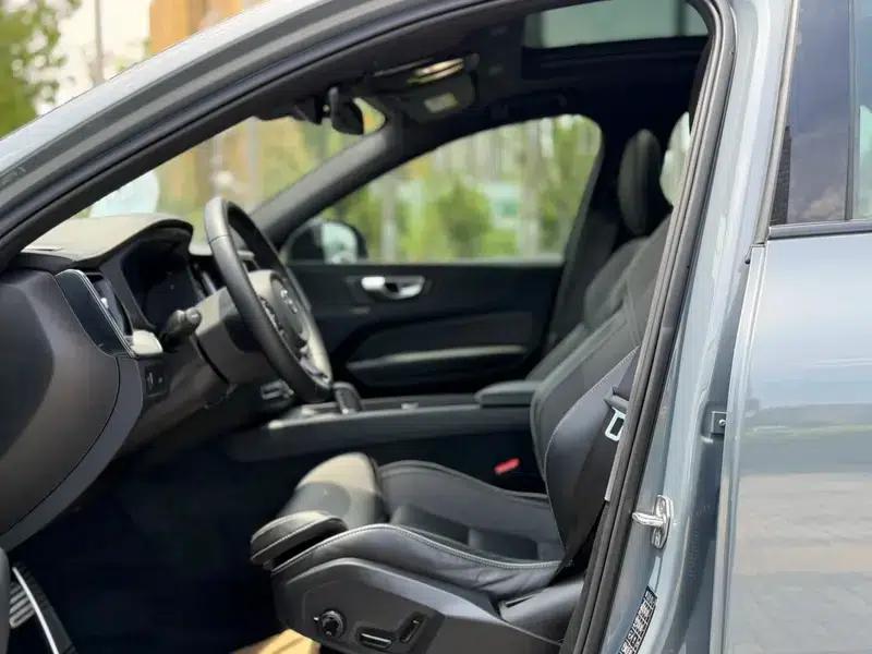 2022 Volvo XC60 B5 AWD Inscription Sport Edition — миниатюра 13
