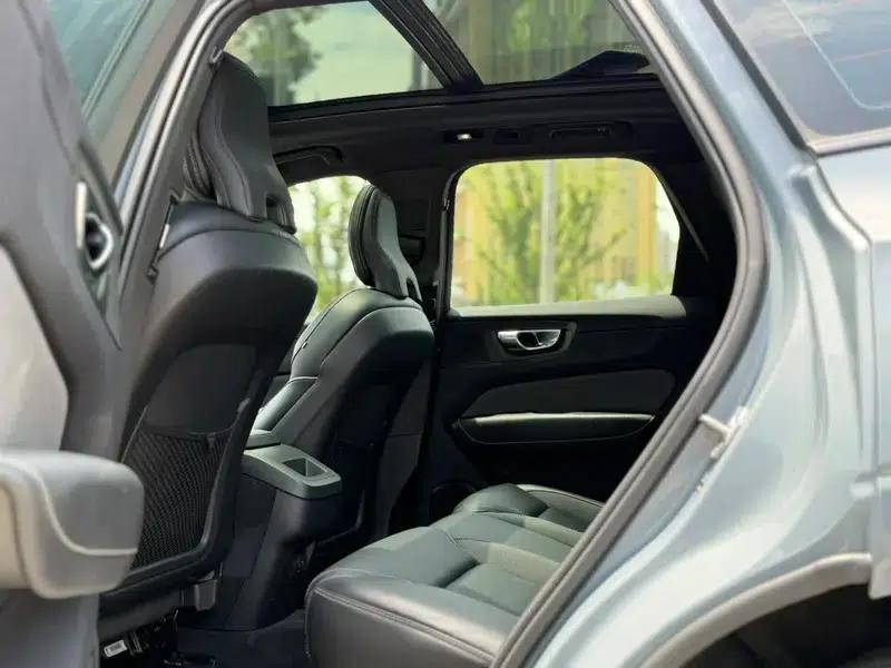 2022 Volvo XC60 B5 AWD Inscription Sport Edition — миниатюра 14