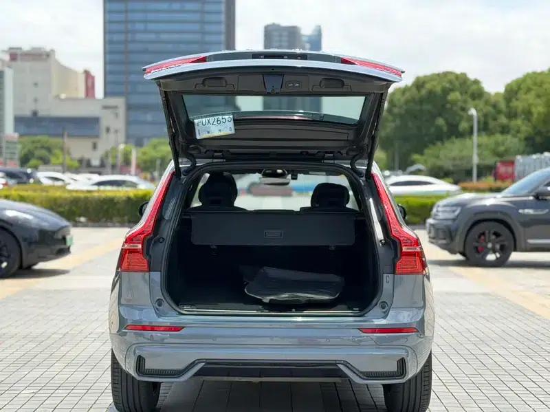 2022 Volvo XC60 B5 AWD Inscription Sport Edition — миниатюра 16