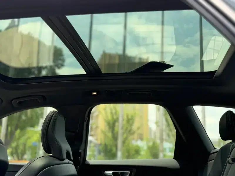 2022 Volvo XC60 B5 AWD Inscription Sport Edition — миниатюра 17