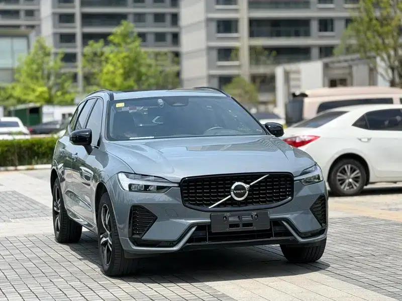 2022 Volvo XC60 B5 AWD Inscription Sport Edition — миниатюра 3