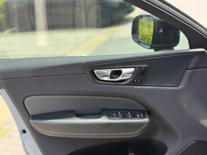 2022 Volvo XC60 B5 AWD Inscription Sport Edition — миниатюра 7