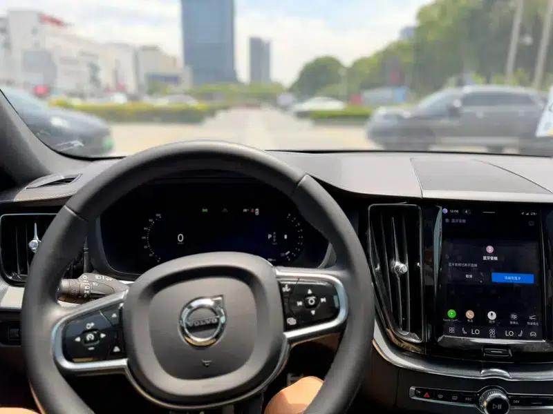 2022 Volvo XC60 B5 AWD Inscription Sport Edition — миниатюра 8