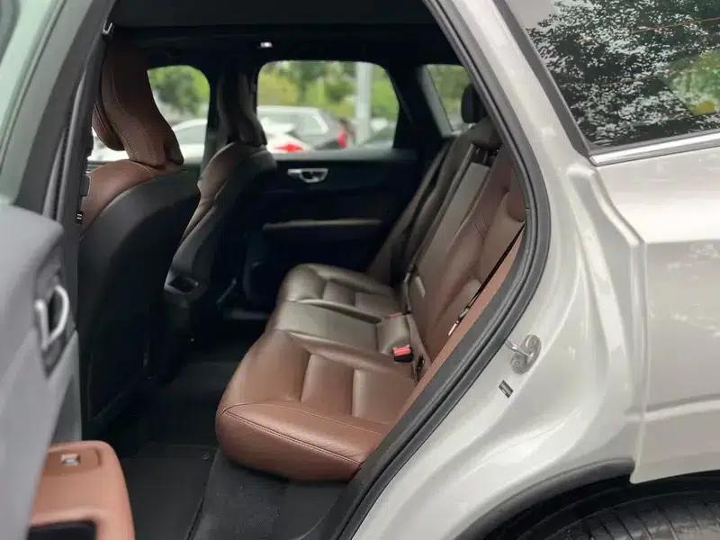 2025 Volvo XC60 B5 AWD Inscription Luxury Edition — миниатюра 11