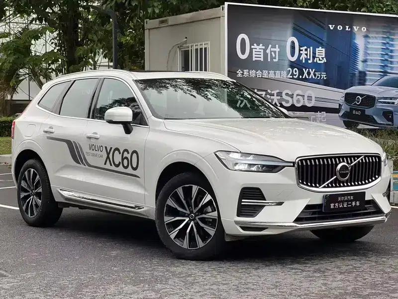 2025 Volvo XC60 B5 AWD Inscription Luxury Edition — миниатюра 3