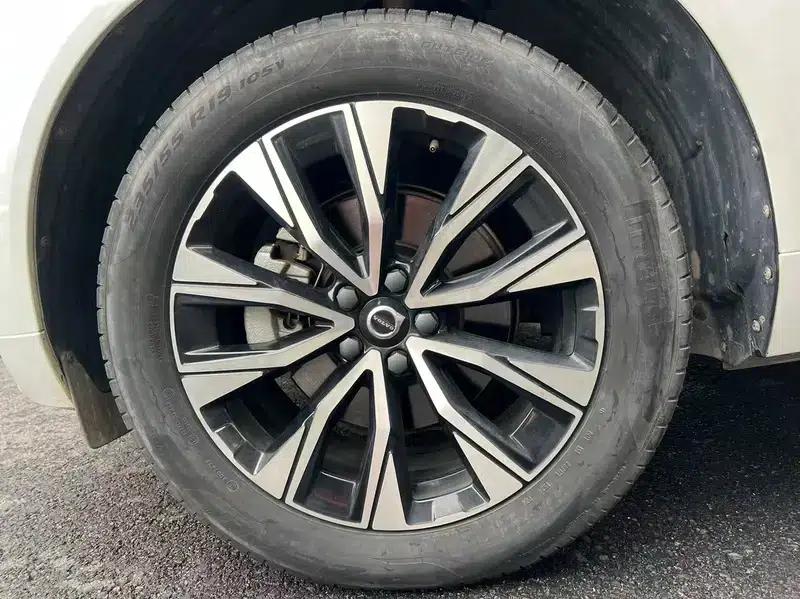 2025 Volvo XC60 B5 AWD Inscription Luxury Edition — миниатюра 6