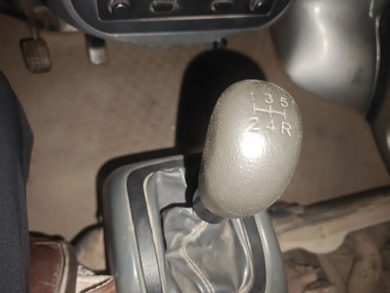 Wuling Zhiguang 2010 1.0L Base Version — миниатюра 14