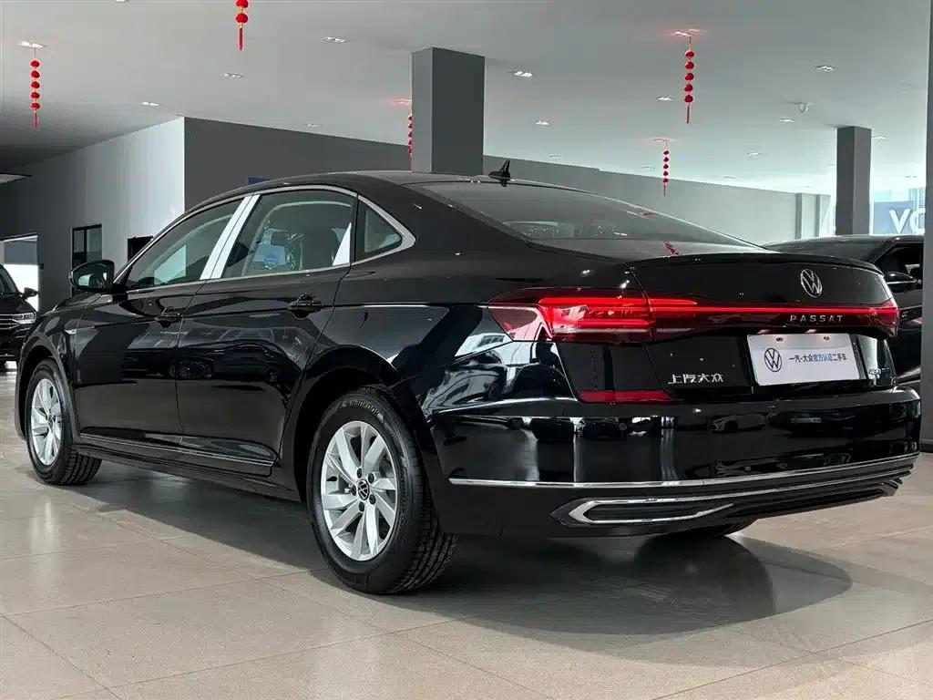 2025 Volkswagen Passat Plug-in Hybrid 430PHEV Hybrid Business Edition — миниатюра 4