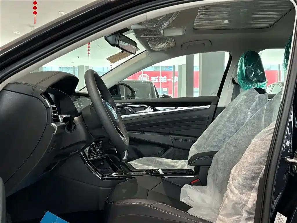 2025 Volkswagen Passat Plug-in Hybrid 430PHEV Hybrid Business Edition — миниатюра 9