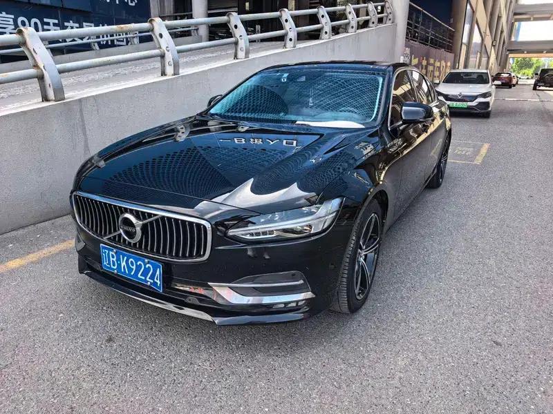 2017 Volvo S90 T4 Smart Edition — миниатюра 1
