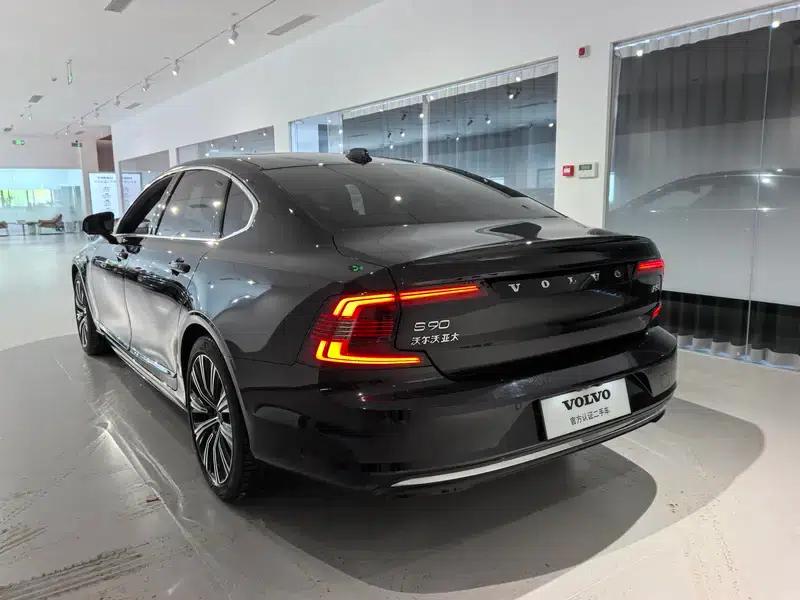 2025 Volvo S90 B5 Inscription Luxury Edition — миниатюра 5