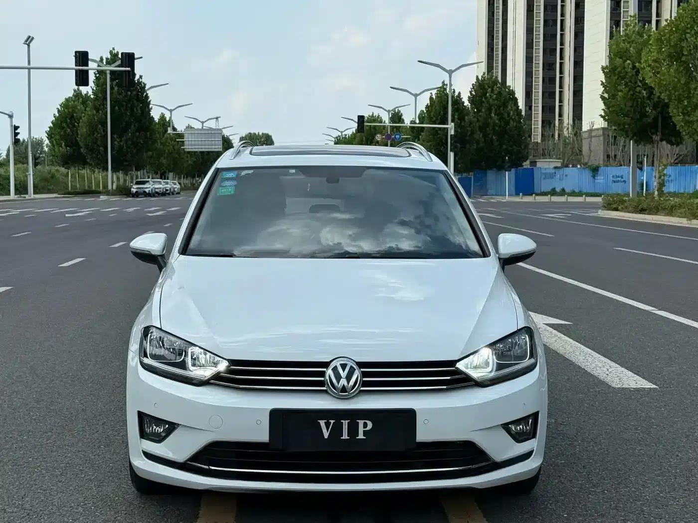 Golf Sportsvan 2016 230TSI Automatic Entry-Level Model — миниатюра 2
