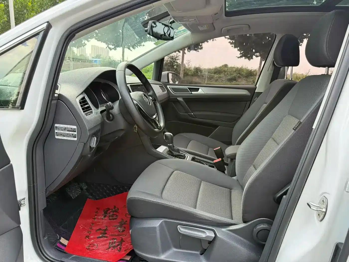 Golf Sportsvan 2016 230TSI Automatic Entry-Level Model — миниатюра 4