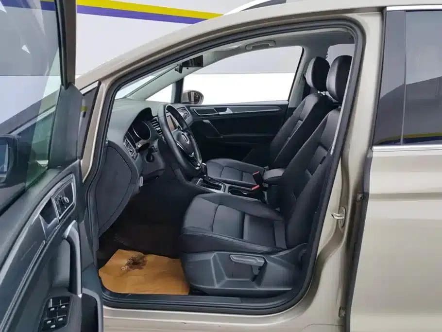 Golf Sportsvan 2016 230TSI Automatic Entry-Level Model — миниатюра 9