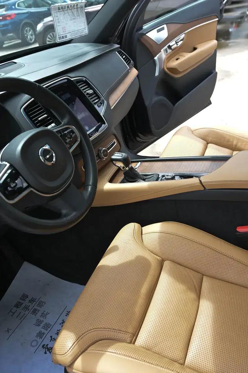 2015 Volvo XC90 T6 Limited Edition — миниатюра 11