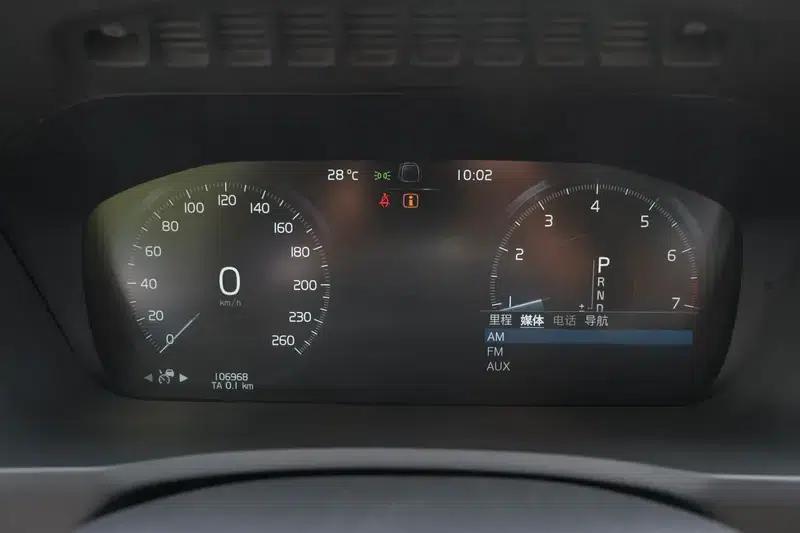 2015 Volvo XC90 T6 Limited Edition — миниатюра 13