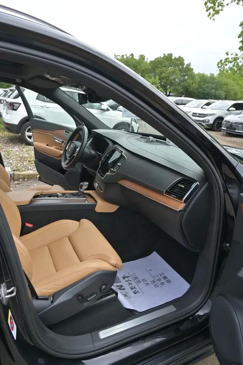 2015 Volvo XC90 T6 Limited Edition — миниатюра 9