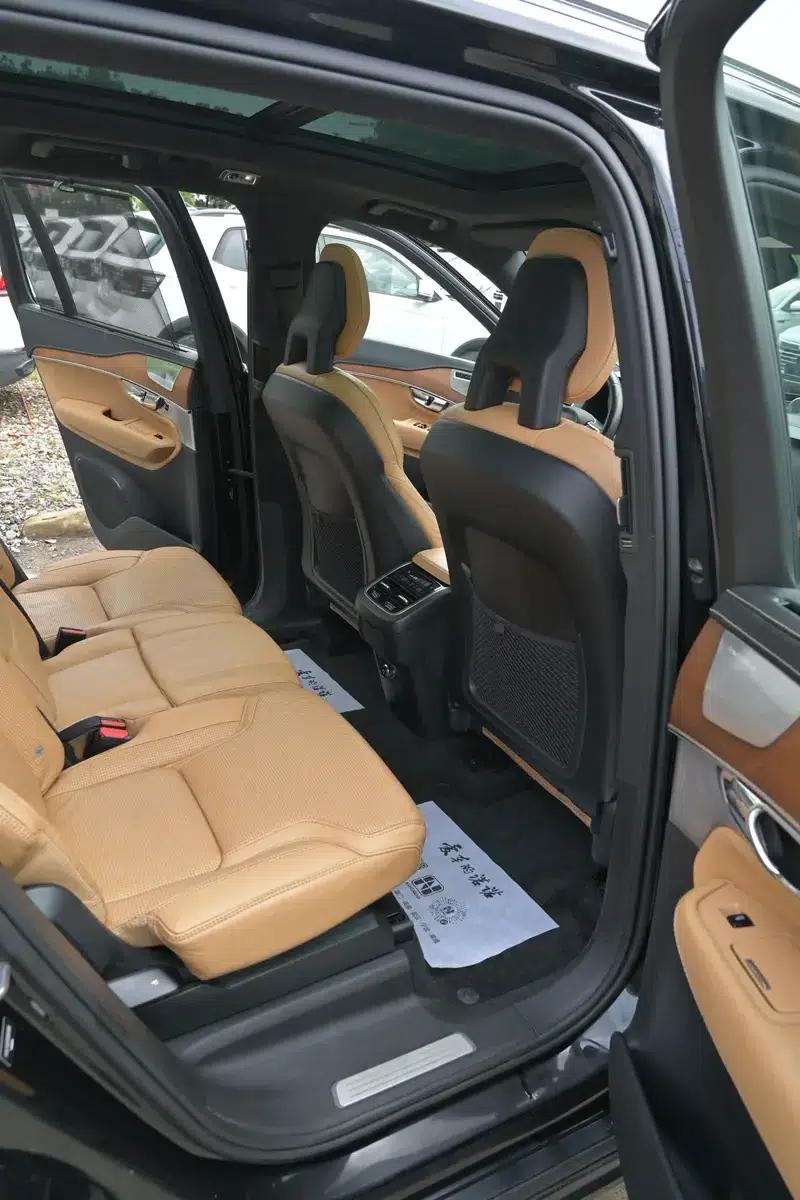2015 Volvo XC90 T6 Limited Edition — миниатюра 10