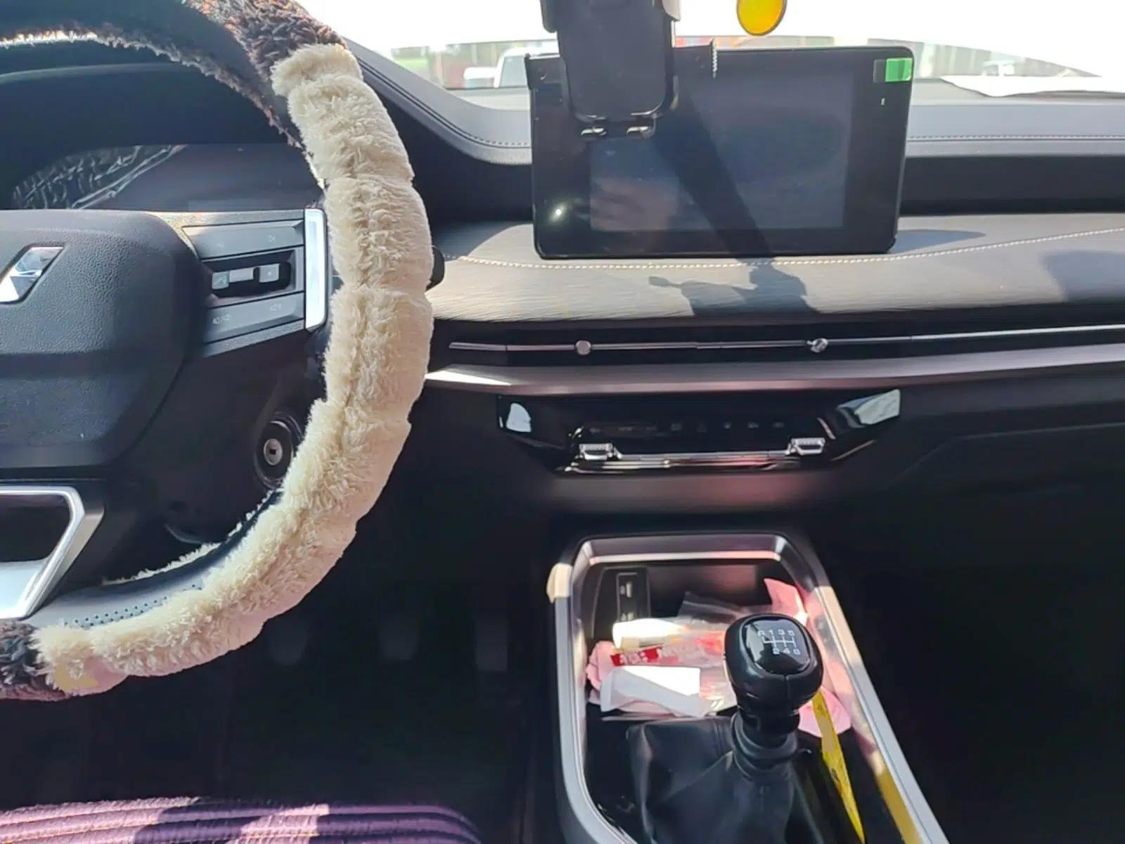 Wuling Jiachen 2022 1.5L Manual Comfort Edition — миниатюра 12