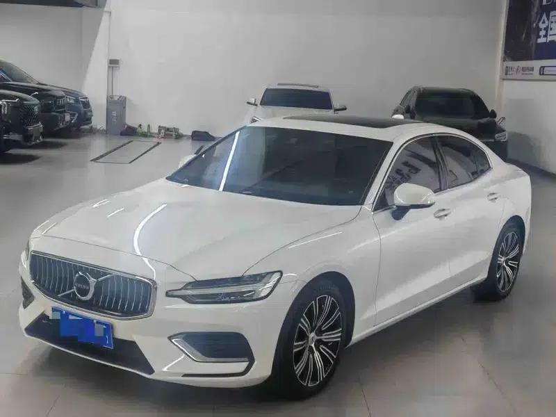 2022 Volvo S60 B4 Smart Luxury Edition — миниатюра 1