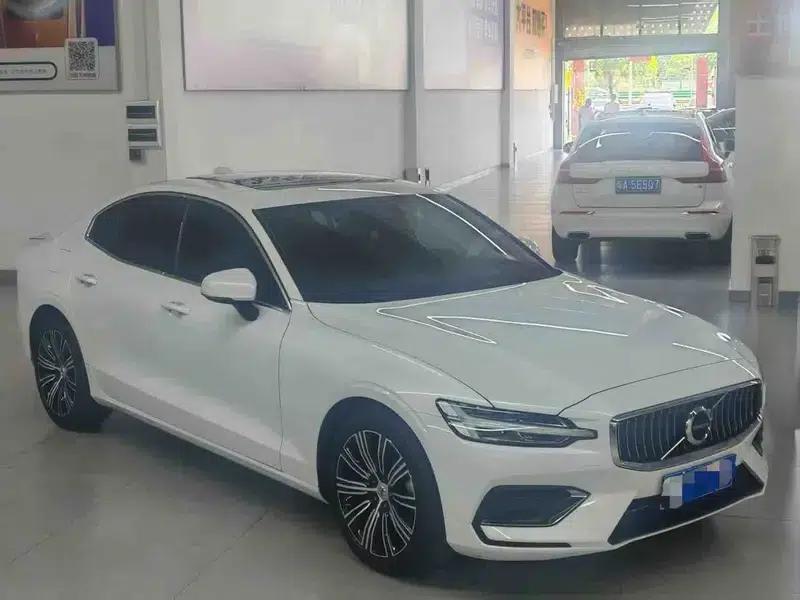 2022 Volvo S60 B4 Smart Luxury Edition — миниатюра 3