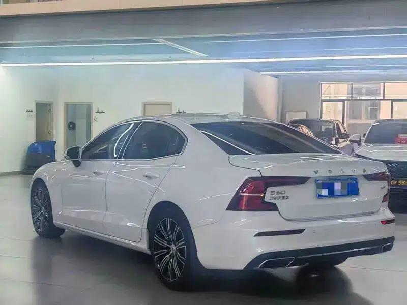 2022 Volvo S60 B4 Smart Luxury Edition — миниатюра 4