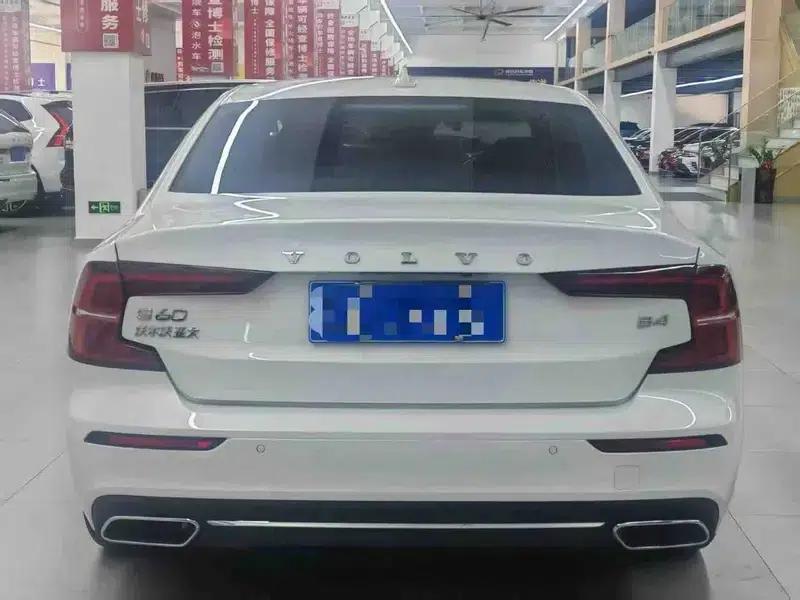 2022 Volvo S60 B4 Smart Luxury Edition — миниатюра 5