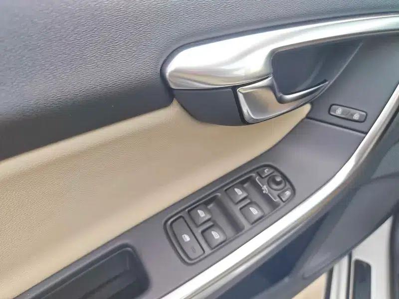 2015 Volvo S60 S60L T5 Smart Edition — миниатюра 12