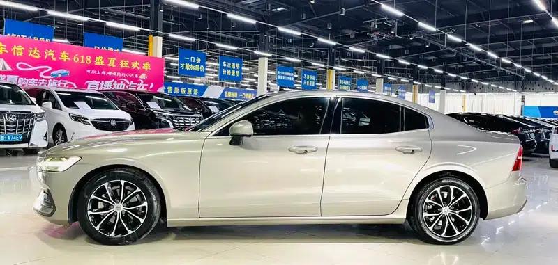 2020 Volvo S60 T4 Inscription Luxury Edition — миниатюра 3