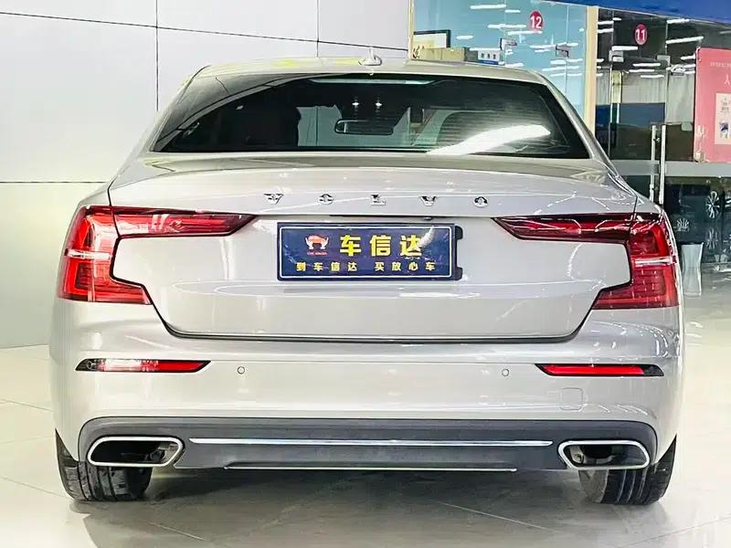2020 Volvo S60 T4 Inscription Luxury Edition — миниатюра 4