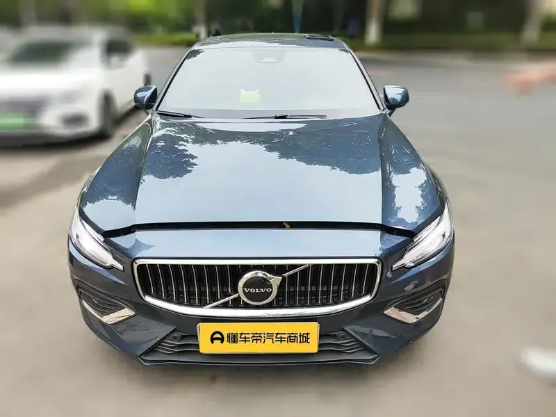 2025 Volvo S60 B4 Smart Luxury Edition — миниатюра 2