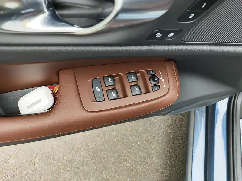 2025 Volvo S60 B4 Smart Luxury Edition — миниатюра 15