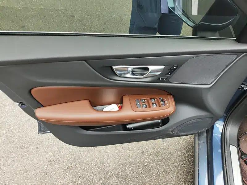 2025 Volvo S60 B4 Smart Luxury Edition — миниатюра 16