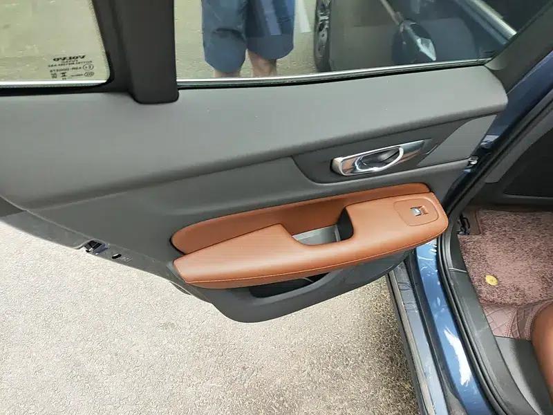 2025 Volvo S60 B4 Smart Luxury Edition — миниатюра 17