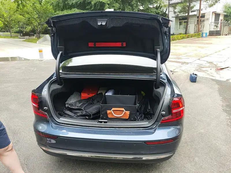 2025 Volvo S60 B4 Smart Luxury Edition — миниатюра 21