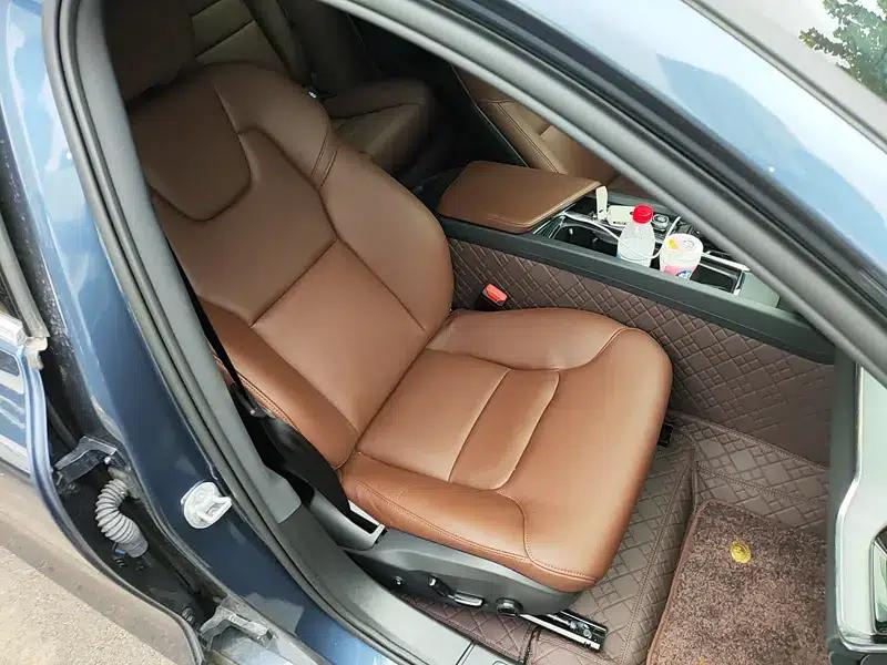 2025 Volvo S60 B4 Smart Luxury Edition — миниатюра 8