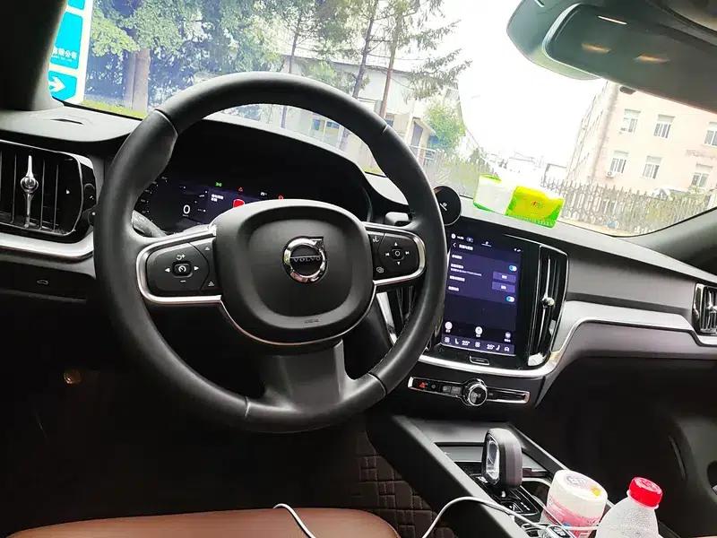 2025 Volvo S60 B4 Smart Luxury Edition — миниатюра 10