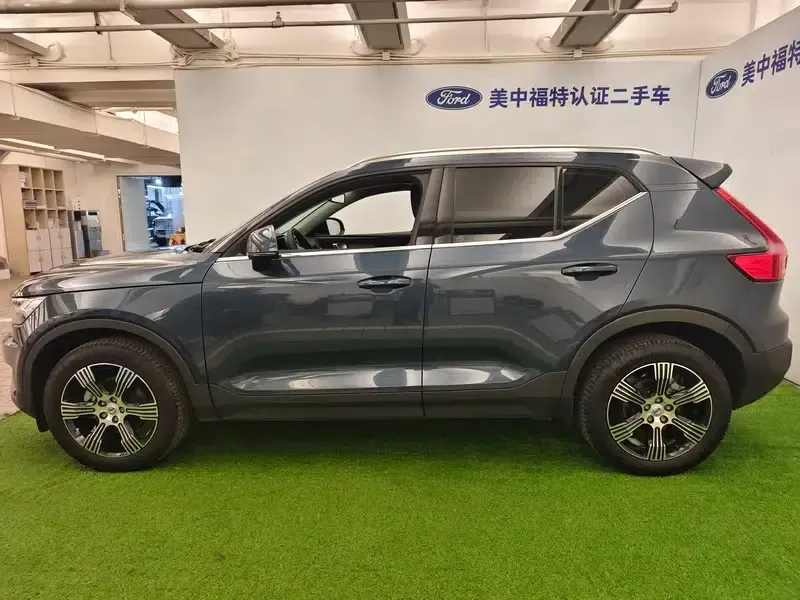2020 Volvo XC40 T3 2WD Inscription Luxury Edition — миниатюра 3