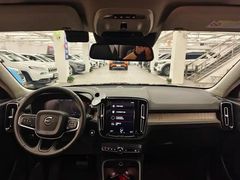 2020 Volvo XC40 T3 2WD Inscription Luxury Edition — миниатюра 9