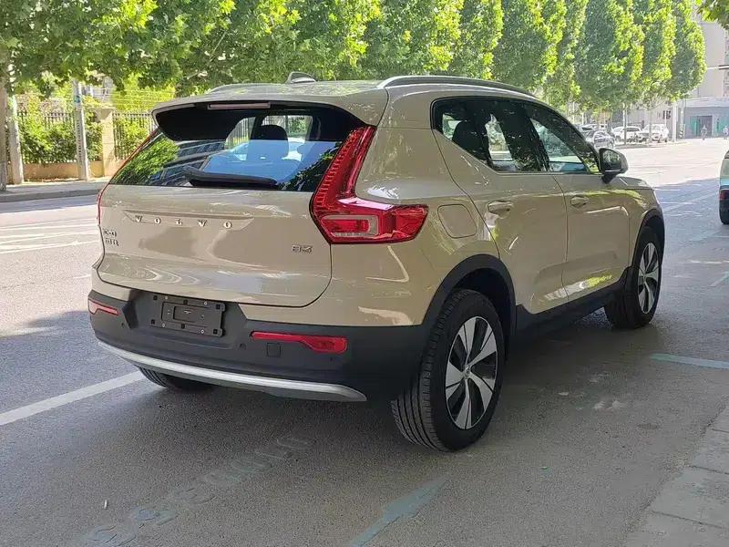 2024 Volvo XC40 B3 Inscription Luxury Edition — миниатюра 3