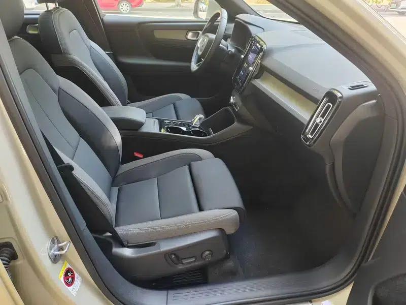 2024 Volvo XC40 B3 Inscription Luxury Edition — миниатюра 5