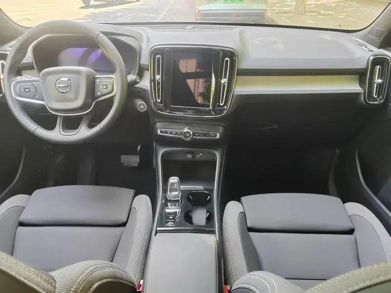 2024 Volvo XC40 B3 Inscription Luxury Edition — миниатюра 6