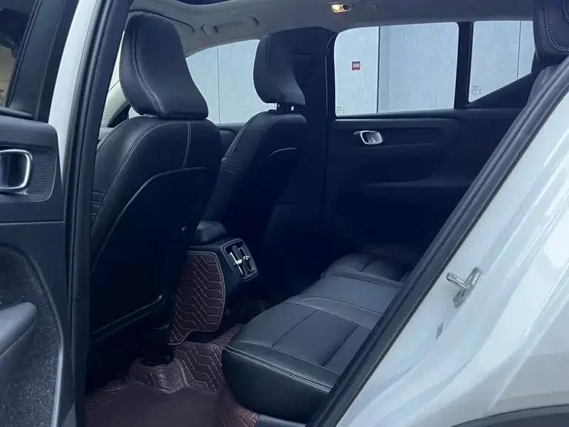 2020 Volvo XC40 T4 AWD Inscription Luxury Edition — миниатюра 12