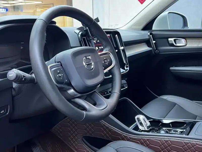 2020 Volvo XC40 T4 AWD Inscription Luxury Edition — миниатюра 13