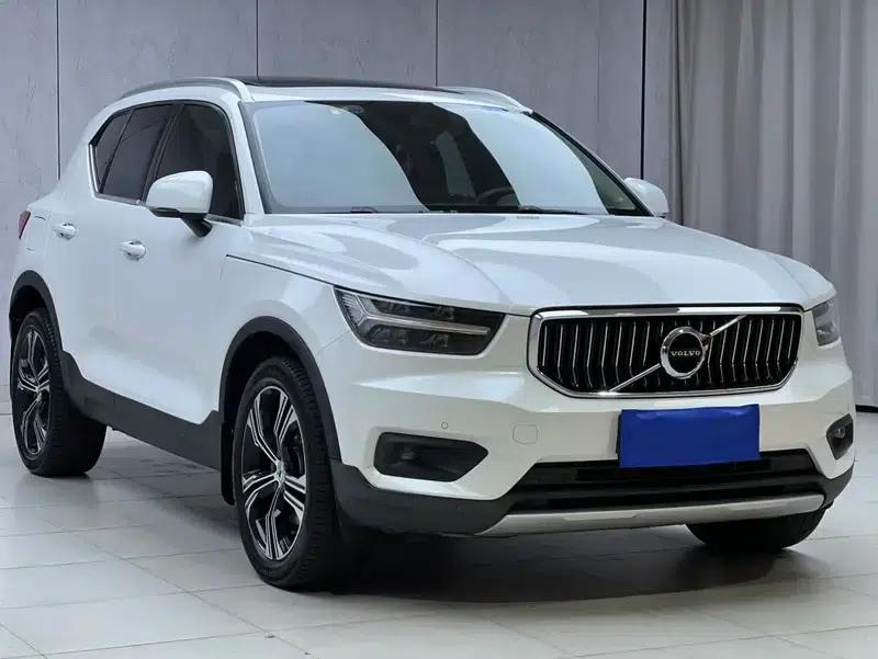 2020 Volvo XC40 T4 AWD Inscription Luxury Edition — миниатюра 3