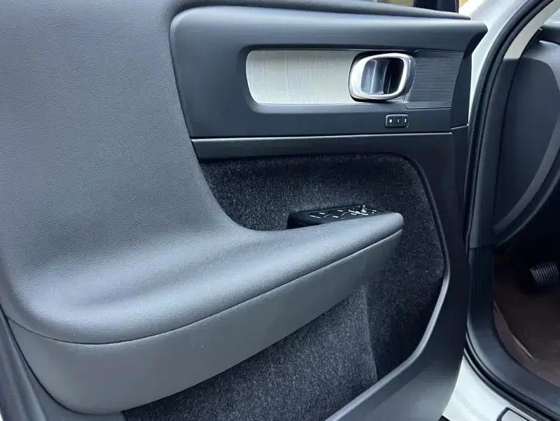 2020 Volvo XC40 T4 AWD Inscription Luxury Edition — миниатюра 7