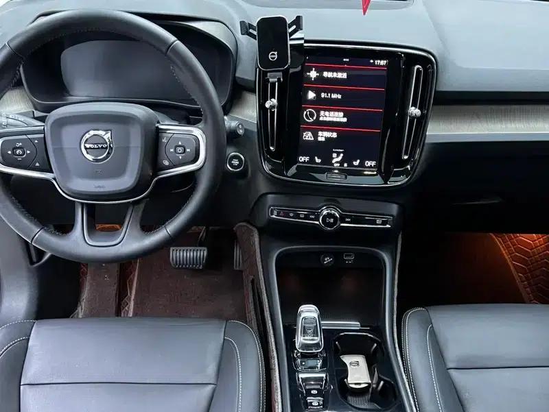 2020 Volvo XC40 T4 AWD Inscription Luxury Edition — миниатюра 8
