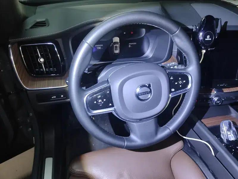 2024 Volvo XC60 PHEV T8 AWD Long Range Smart Luxury Edition — миниатюра 11