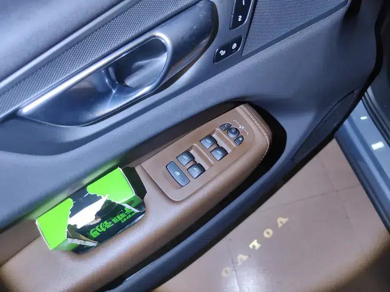 2024 Volvo XC60 PHEV T8 AWD Long Range Smart Luxury Edition — миниатюра 15